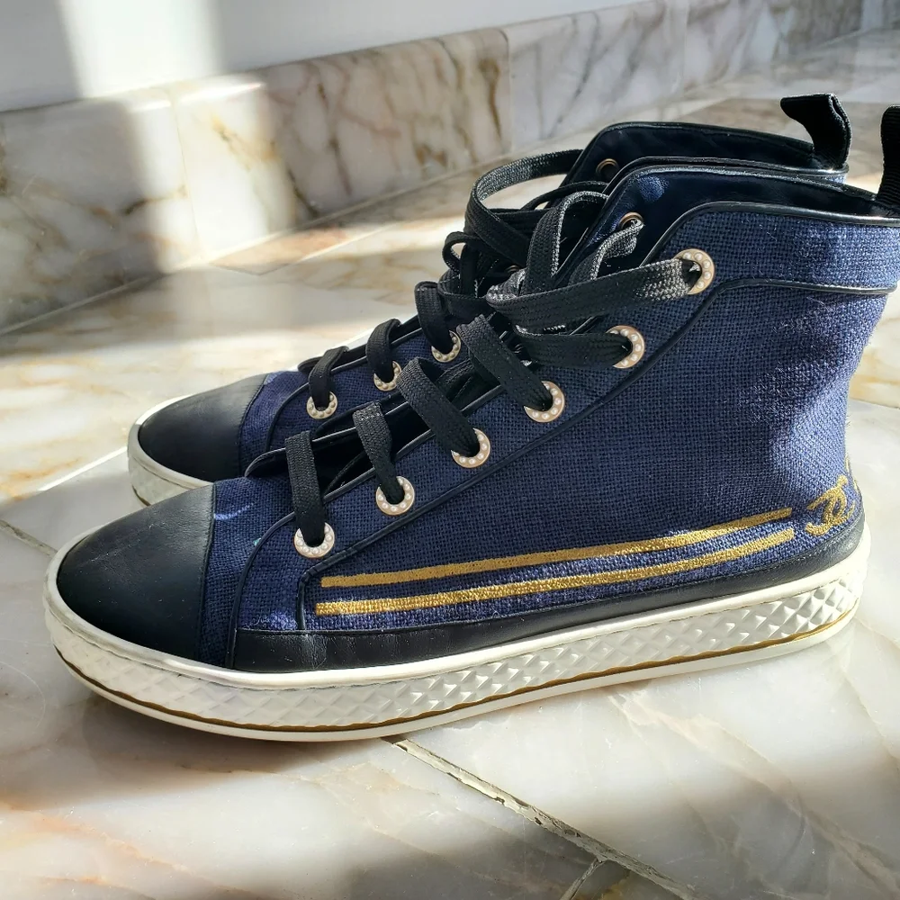 Authentic Chanel canvas leather sneakers navy blue 40.5